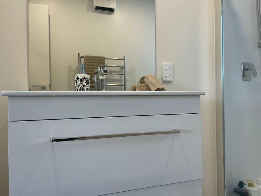 Cbd Luxury Parkside Living 2 Bedroom With Parking Christchurch Exterior photo